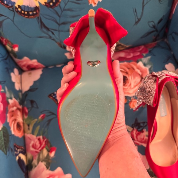 Elegant Red Bow-Embellished Women's Shoes - Picture 5 of 5